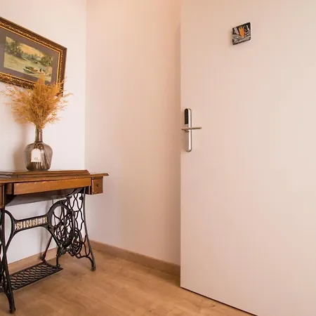 188 - Estrelicia - Pool And Balcony Apartment Cascais